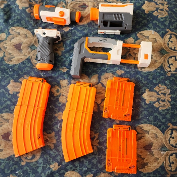 Nerf Modulus Gun with accessories - Picture 2 of 2